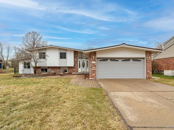 16303 Parklane St, Livonia, MI 48154
