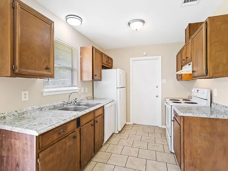 4518 Clear Spring Dr — Photo 9