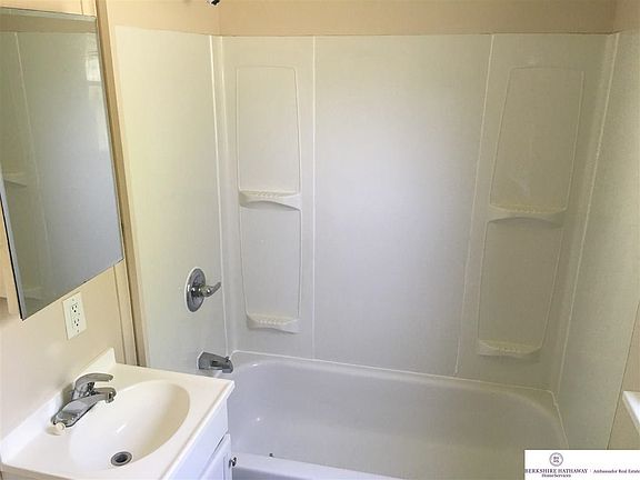3rd image of 6924 S 42nd St
