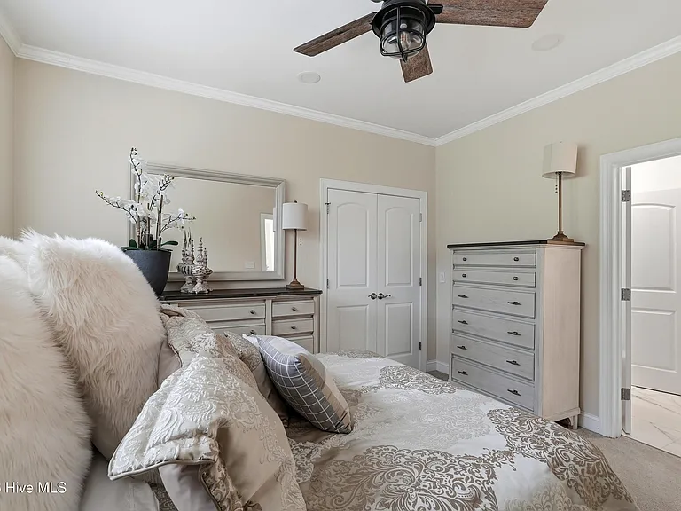 120 Woodenbridge Ln — Photo 32