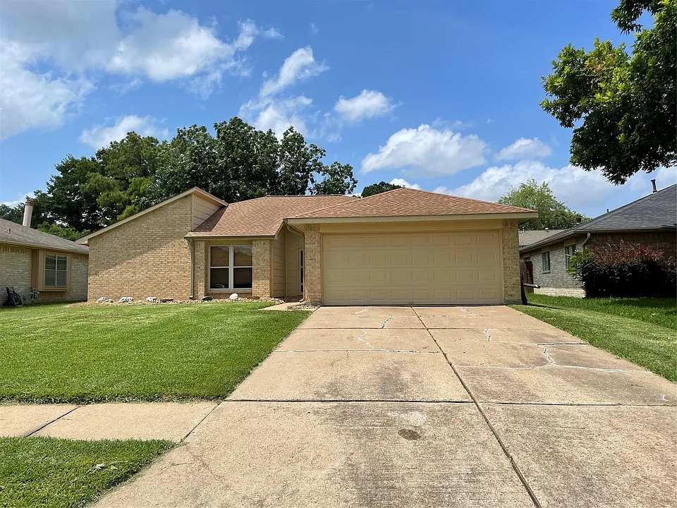 2411 Woodwind Dr