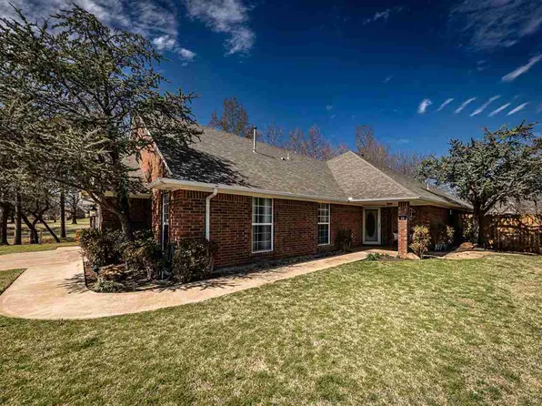 16 NW Winding Creek Rd, Lawton, OK 73505