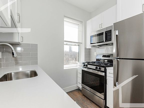 3rd image of 77 Park Dr APT 14