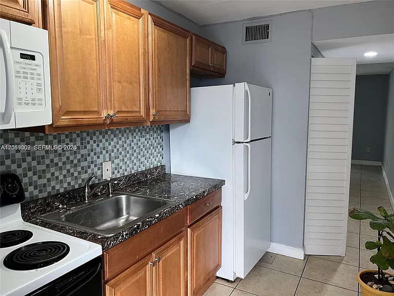 1610 Lenox Ave #409 — Photo 3