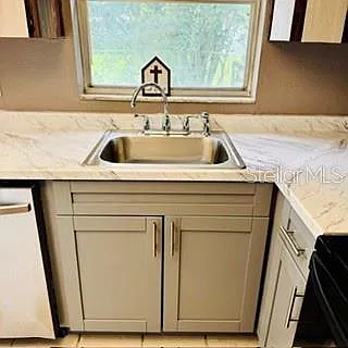 3 bed, 2.0 bath, 1200 sqft, $1,900 — Photo 3