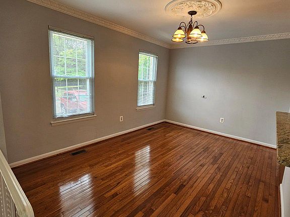 5th image of 9657 Lindenbrook St