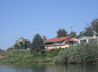 33893 River View Dr, Hermiston, OR 97838