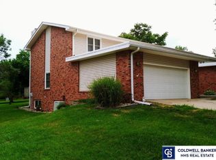 5809 Locust St, Lincoln, NE 68516