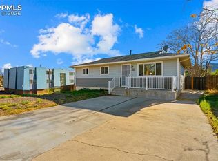 946 Hutchinson Dr, Colorado Springs, CO 80910