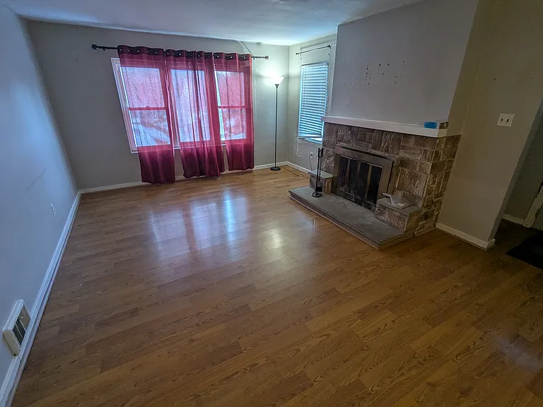 130 Russell Dr — Photo 3