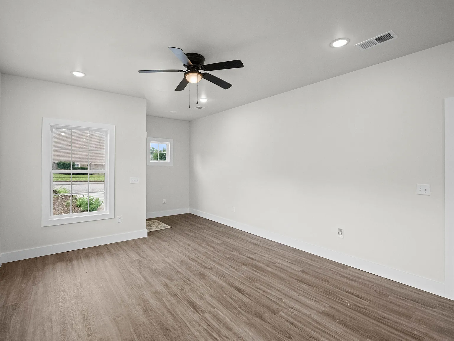 3 bed, 2.5 bath, 1564 sqft, $2,000 — Photo 3