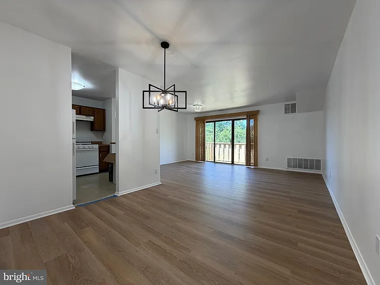 716 Woodhollow Dr — Photo 4