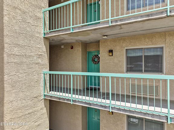3rd image of 3215 N River Rd #502