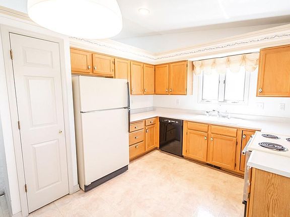 3rd image of 53 Sovereign Cir APT M