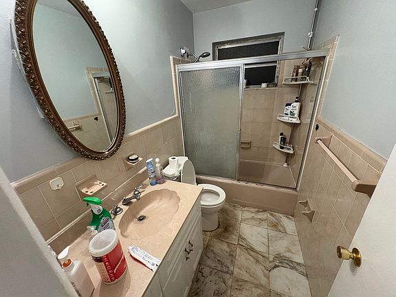 3rd image of 926 Benevento Ave #1