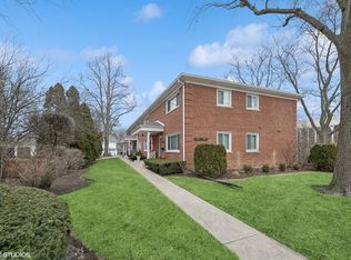 1748 Linneman St, Glenview, IL 60025