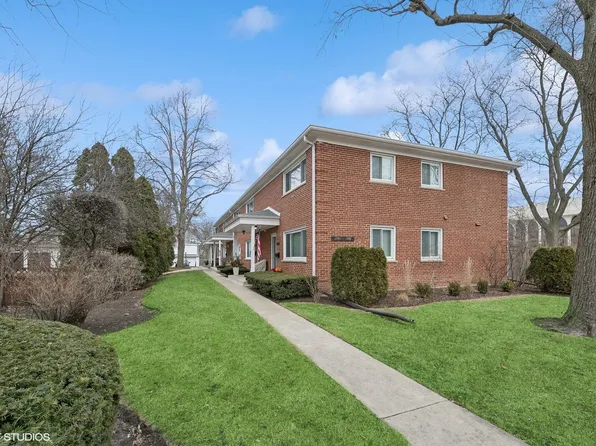 1748 Linneman St, Glenview, IL 60025