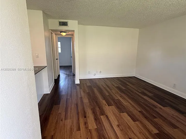 5168 NE 6th Ave #416 — Photo 7