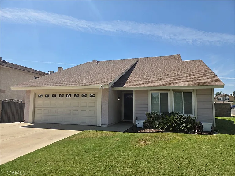 2632 S Augusta Ave — Photo 2