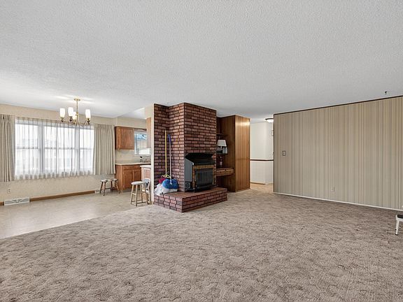 4th image of 1501 Symons St