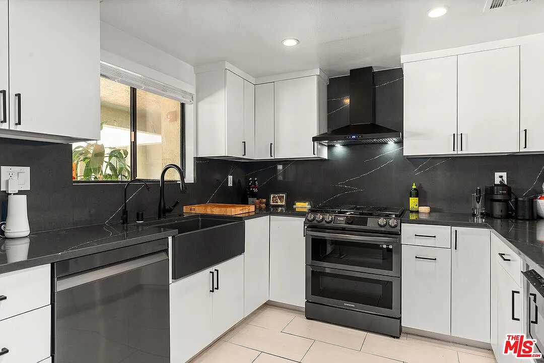 Building Photo - 2018 Griffith Park Blvd #121