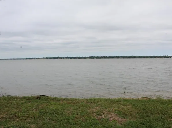 312 Sailfish Dr, Mabank, TX 75156
