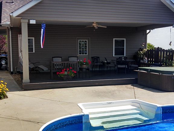 5th image of 54 Brandon Dr
