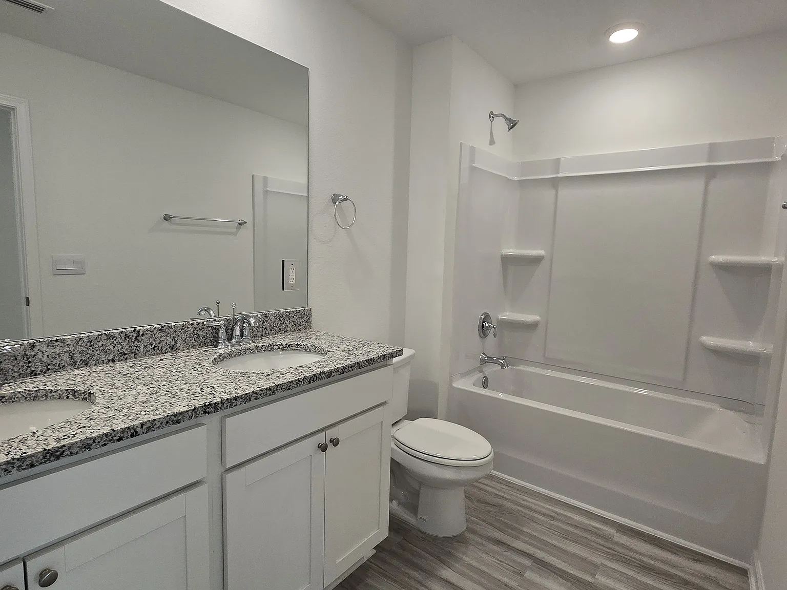 4 bed, 1915 sqft, $2,600 — Photo 4