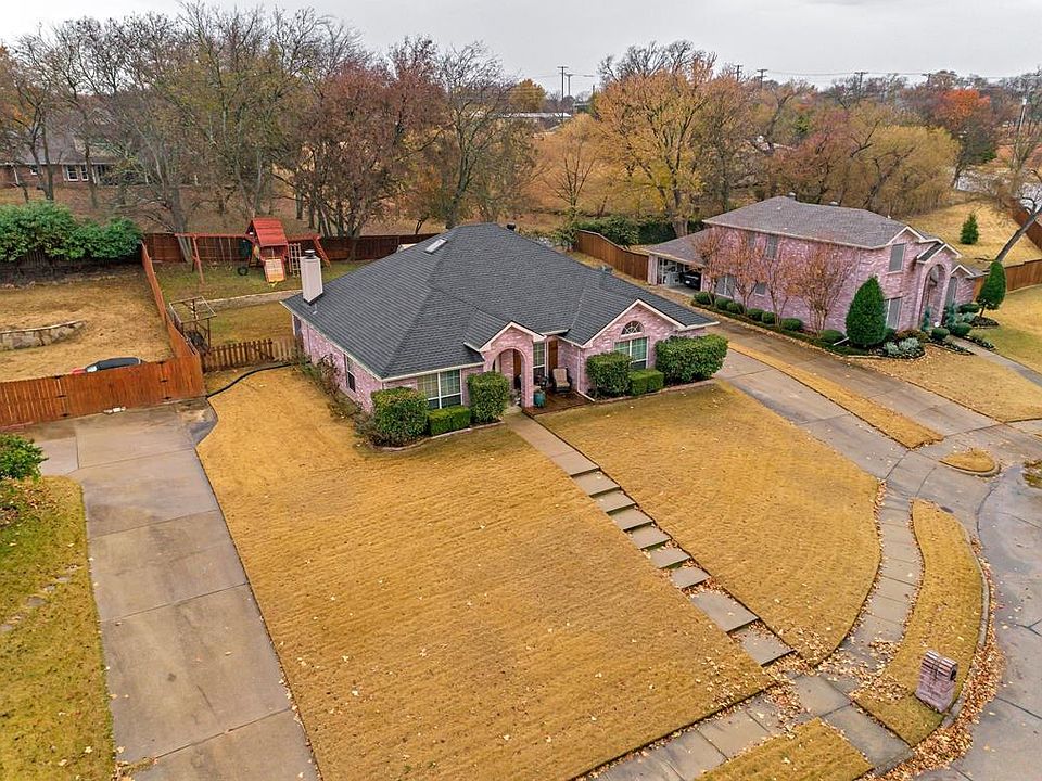 1st image of 1005 Foxwood Ln