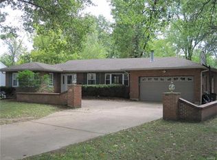 741 Langton Dr, Saint Louis, MO 63105
