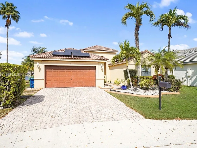 1400 Meadows Blvd — Photo 2