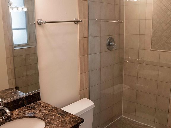 3rd image of 851 W Wellington Ave #Nky8baejp