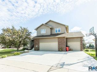 7600 S Erica Dr, Sioux Falls, SD 57108