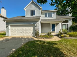 600 Akram Rd, Oxford, MI 48371