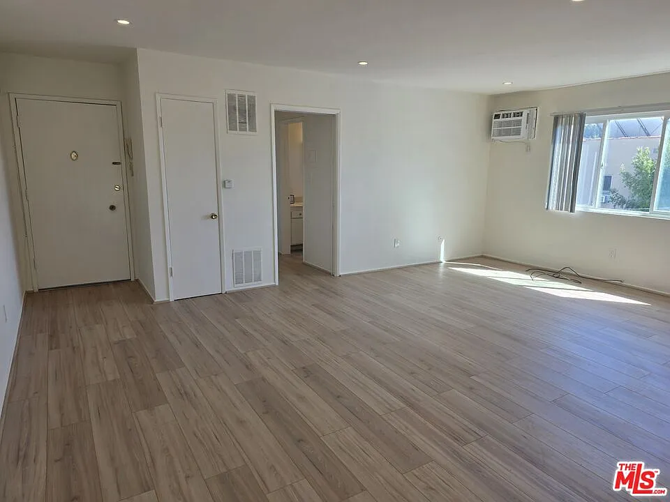 1 bed, 1.0 bath, 700 sqft, $2,350 — Photo 4