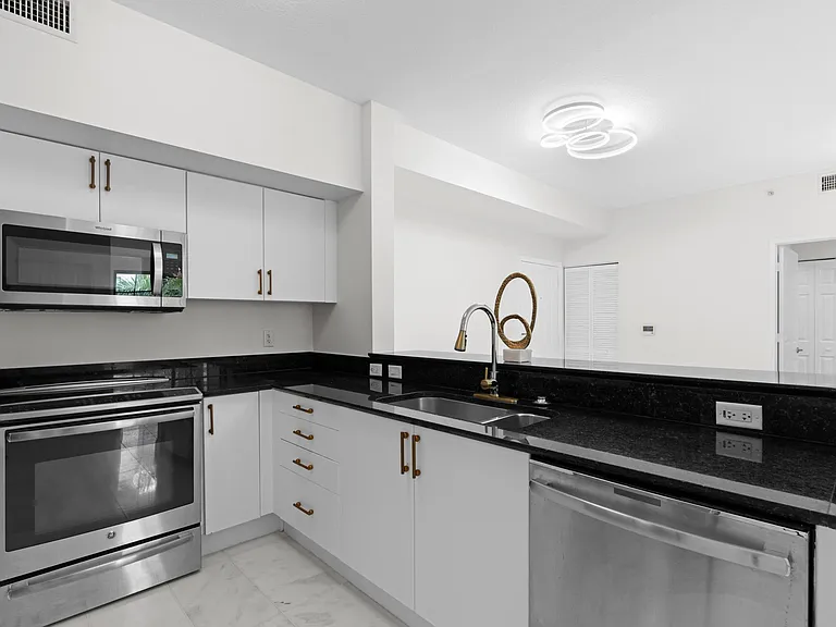 233 S Federal Hwy #405 — Photo 13