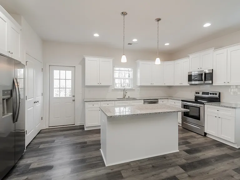 209 E Washington Ave — Photo 6