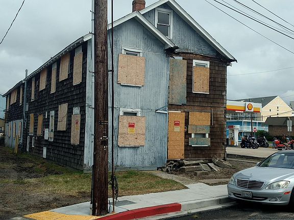 3rd image of 2 Dayton Ln