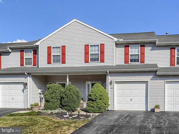 2nd image of 1031 Wooded Pond Dr