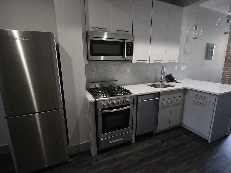 2nd image of 261 Linden St APT 3L