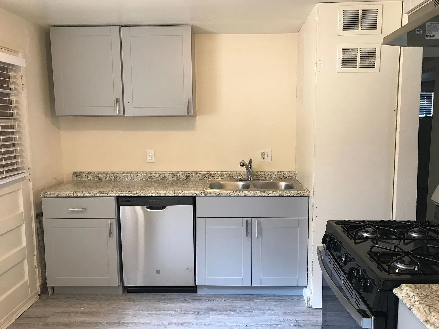 2 Bed 1 Bath Garden Level Apartment Available Now In Sloans Lake — Photo 1