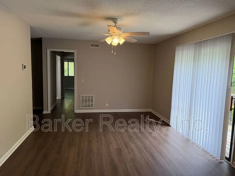 Building Photo - 205 E Ransom St #3D
