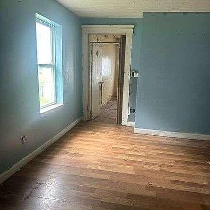 5th image of 2216 Griffiths Ave