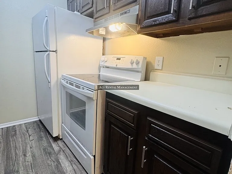 6824 Camden Ln #8 — Photo 9