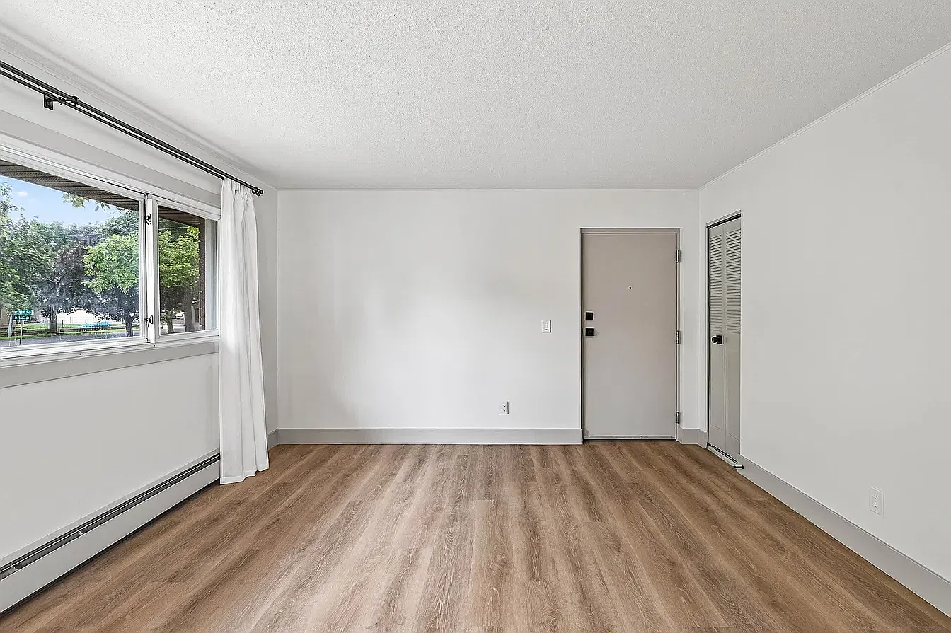 2 bed, 1.0 bath, 800 sqft, $1,695 — Photo 2