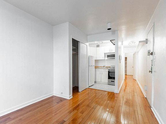 4th image of 320 W 22nd St APT 2