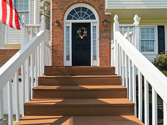 4th image of 6 Cain Dr