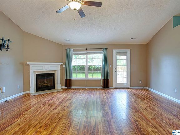 4th image of 118 Brownstone Dr