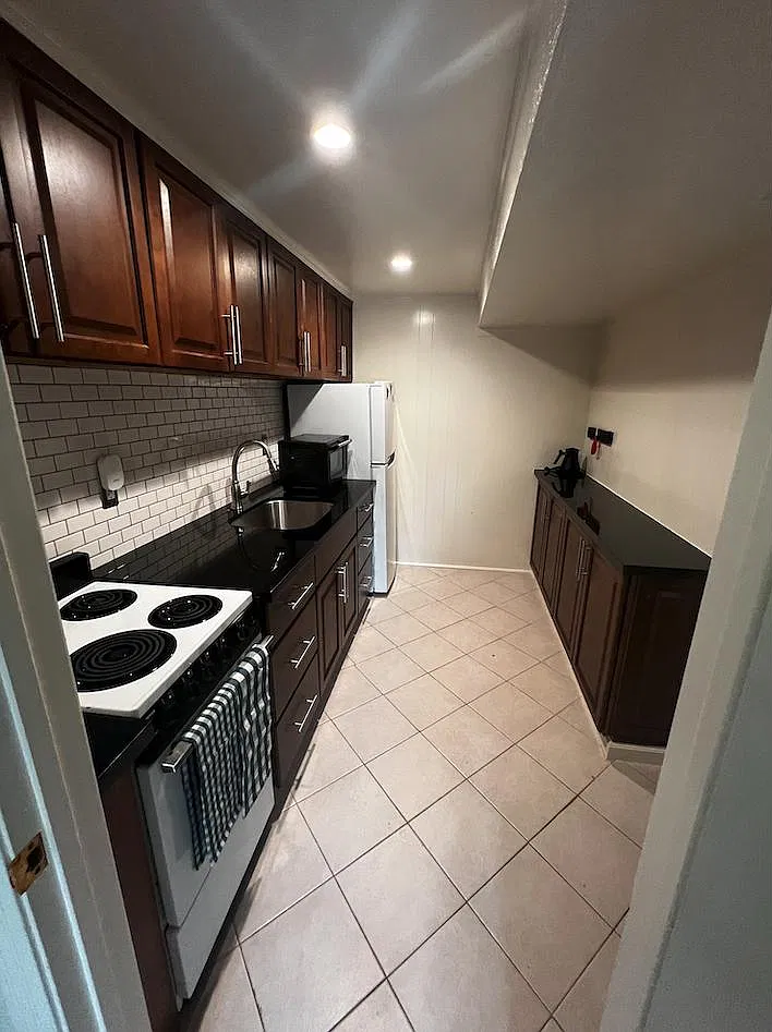 335 C St — Photo 4