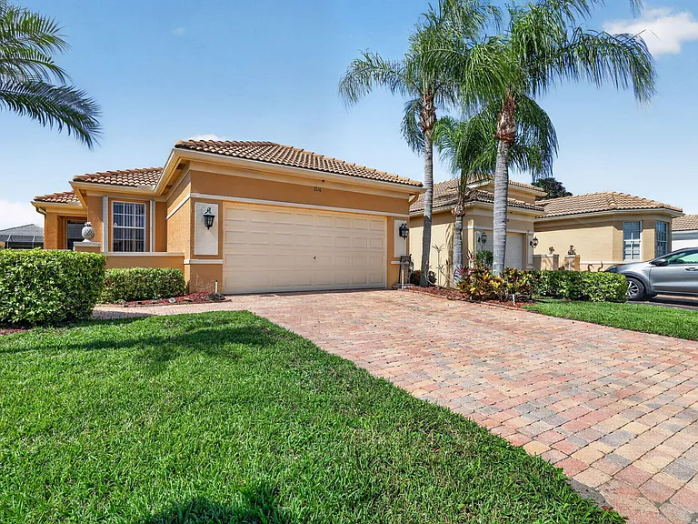 7116 Cataluna Cir — Photo 1